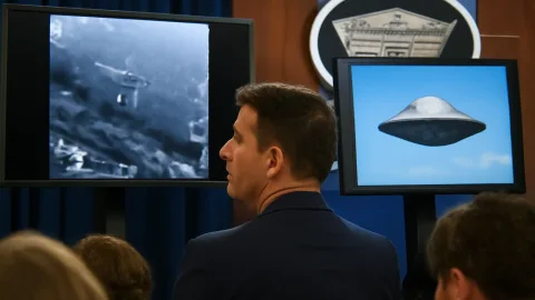 米国防総省が新たなUFO映像を公開　軍撮影の未確認飛行物体を確認