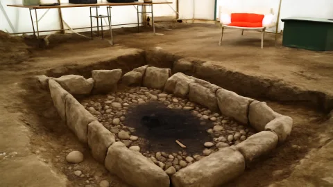 ノルウェーの4,000年前の墓、出てきたのは矢じりひとつと焼けた跡