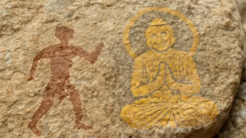 中国アルタイの洞窟壁画、青銅器の人と仏教の祈りが同じ場所に重なったわけ