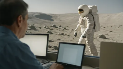 月の南極に人の微生物が生き残る？NASAの新発見、その先に何を見る